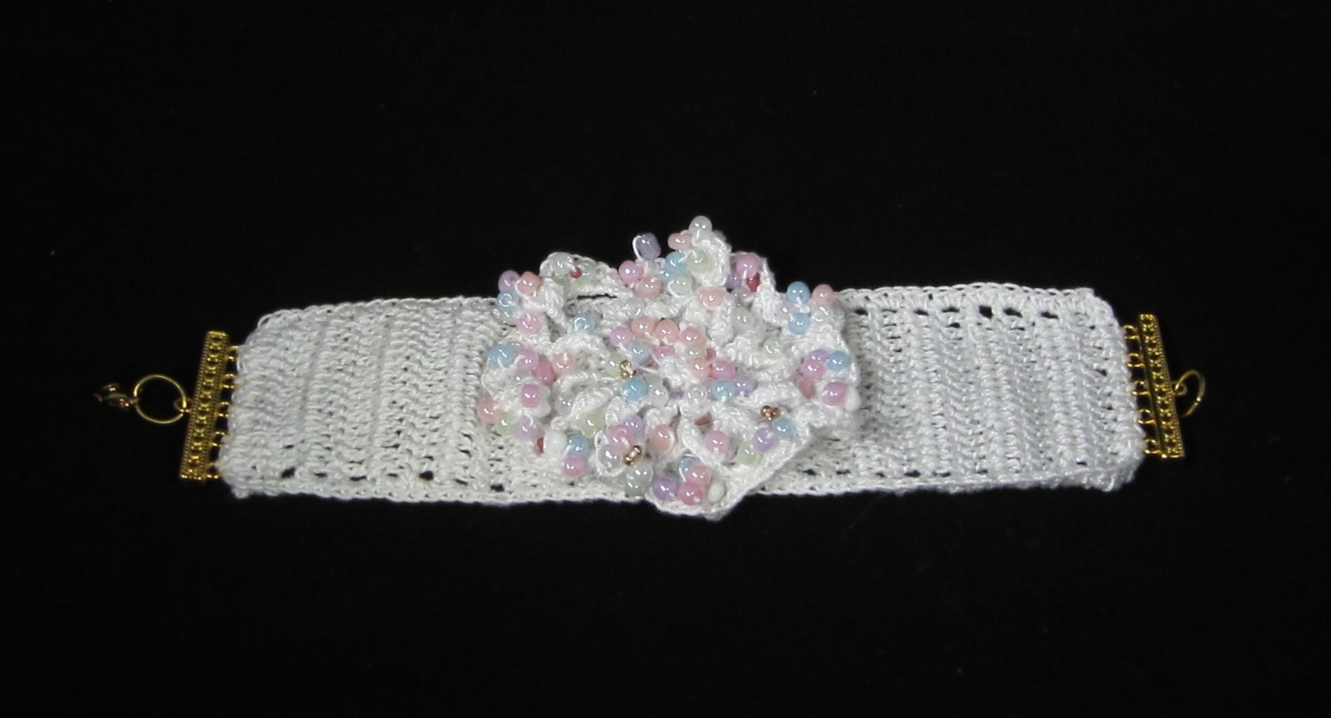 bracelet-fleur-perles-crochet-blanc-sylviehuecreations-1.jpg