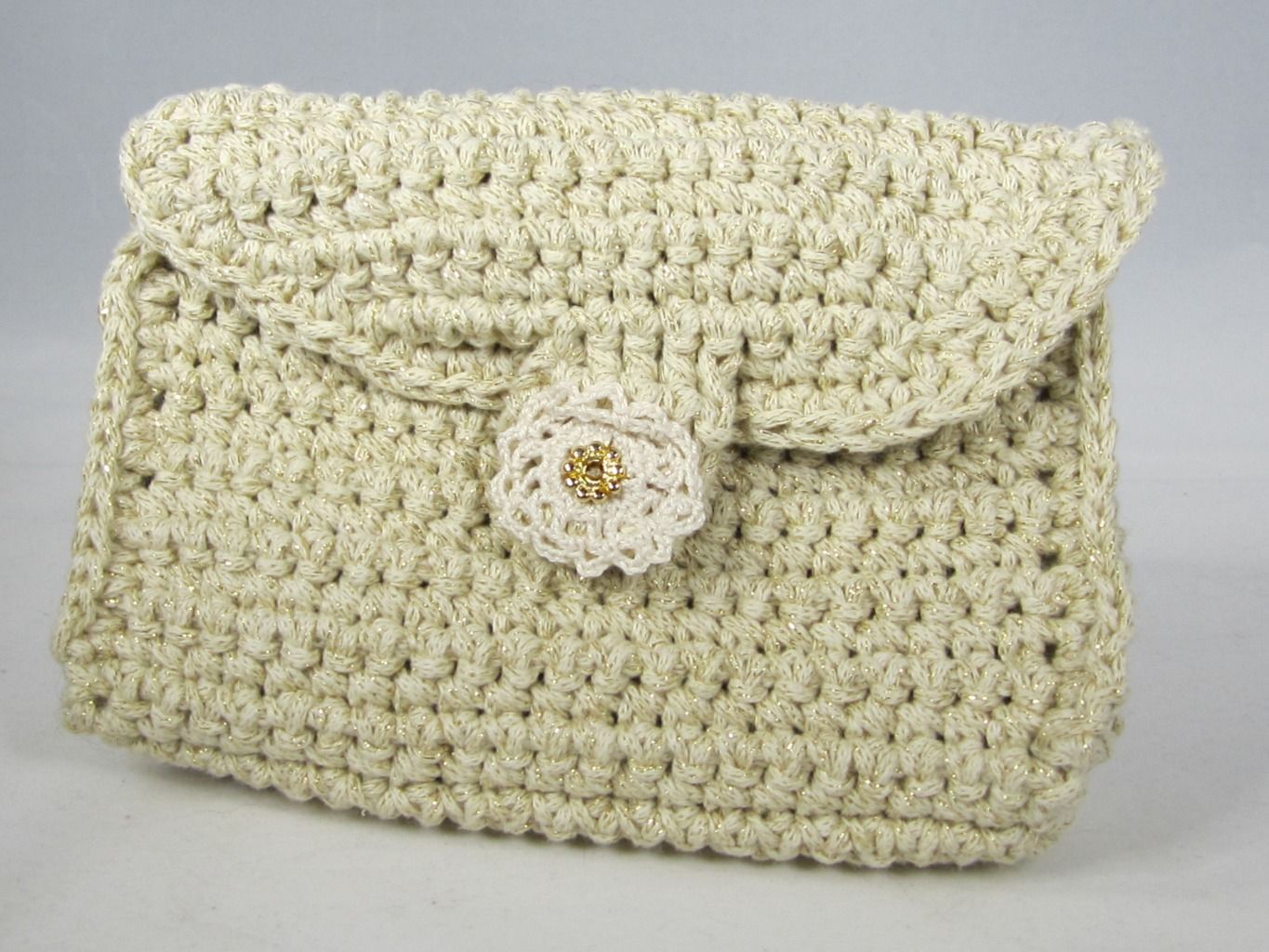 pochette-crochet-ecru-or-fetes-sylviehue-1.jpg