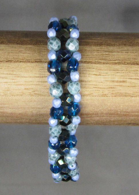 Bracelet de perles de Bohème facettées bleues, grises et hématite irisées