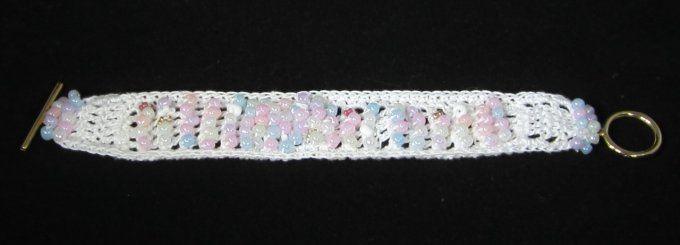 Bracelet blanc avec perles nacrées