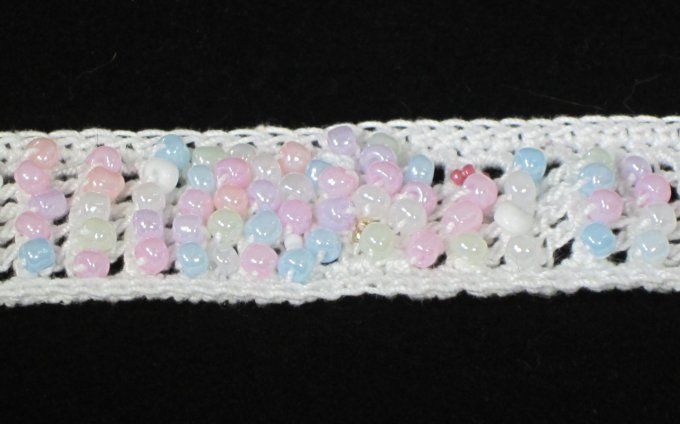 Bracelet blanc avec perles nacrées